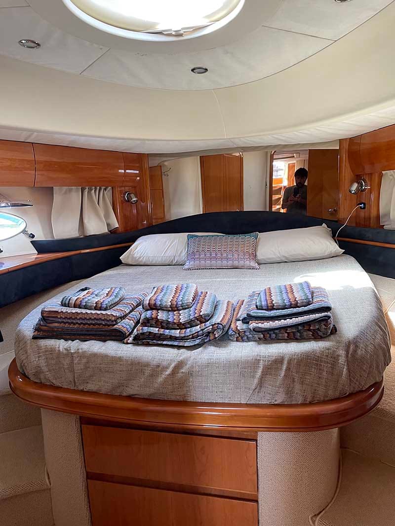 Cabine matrimoniali con bagno in suite.