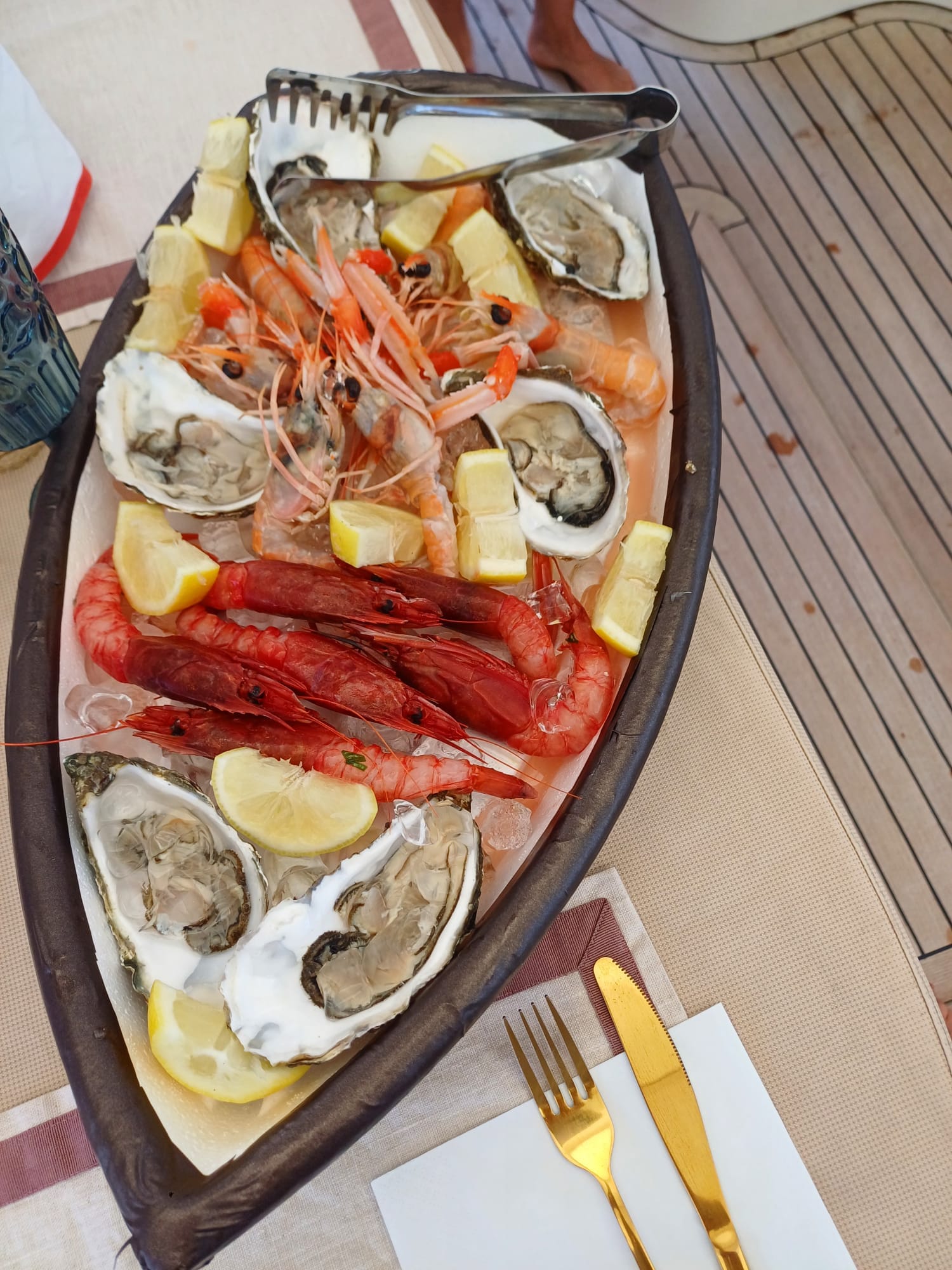 Pesce locale fresco a bordo del Princess V65.