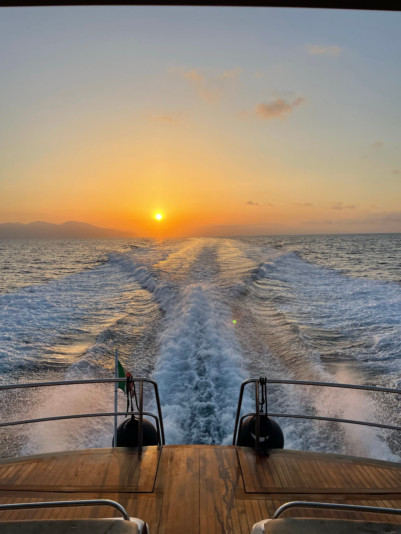 Tramonto a bordo del M/Y Frappe.